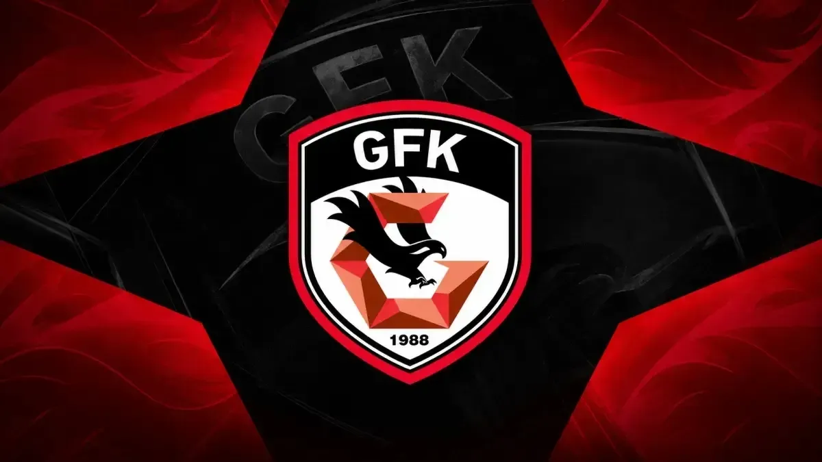 Gaziantep FK oyuncuları ve sağlık ekibi antrenman sahasında