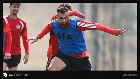 Gaziantep FK antrenmanında teknik direktör Orhan Ak ile kulüp başkanı Memik Yılmaz