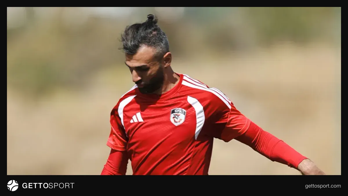 Gaziantep FK futbolcuları idmanda pas ve şut çalışması yapıyor