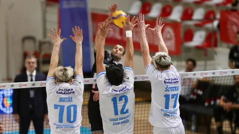 Gebze Belediyespor voleybol takımı maç sevinci