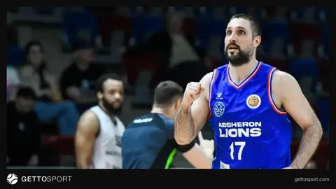 Gediminas Orelik LANDAU Lions forması ilə meydanda danışıqlar zamanı
