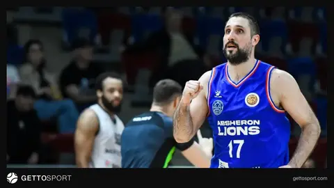 Gediminas Orelik oyunda mübarizə apararkən