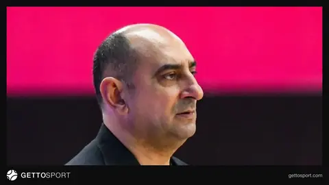 Gəncə basketbol komandası məşqçisi Rizvan Səfərov oyun zamanı