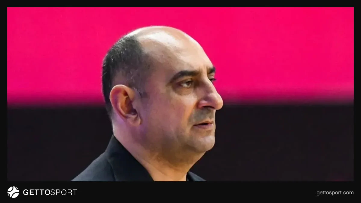 Gəncə basketbol komandası məşqçisi Rizvan Səfərov oyun zamanı