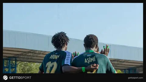 Gəncəbasar futbol komandası oyunçuları və Muno365 loqosu