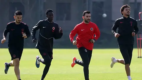 Gençlerbirliği futbol takımı oyuncuları antrenmanda