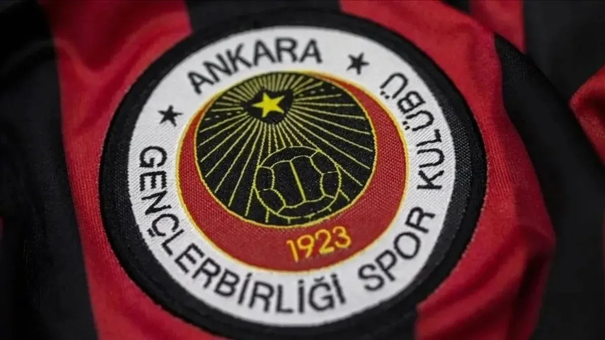 Gençlerbirliği başkanı Haydar Arda Çakmak toplantıda konuşurken