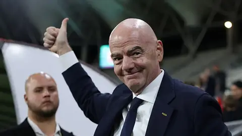 Gianni Infantino Zürih'te FIFA Konseyi'nde konuşurken