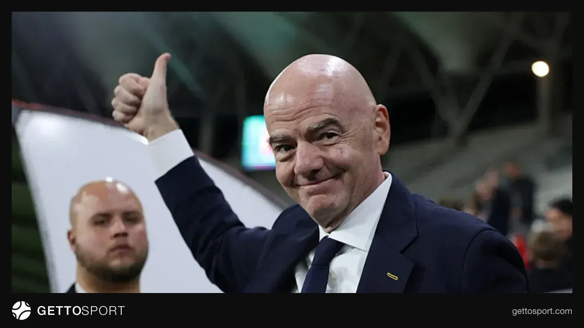 Gianni Infantino Zürih'te FIFA Konseyi'nde konuşurken