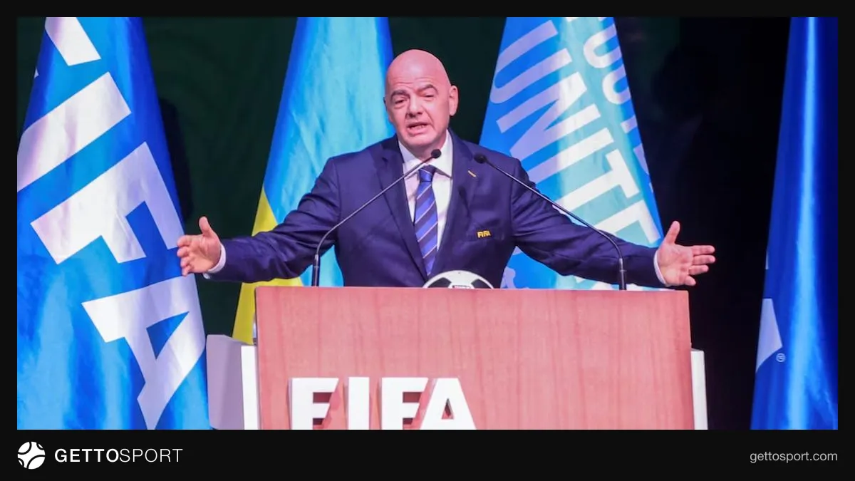 Gianni Infantino konuşma yaparken yakın plan fotoğrafı