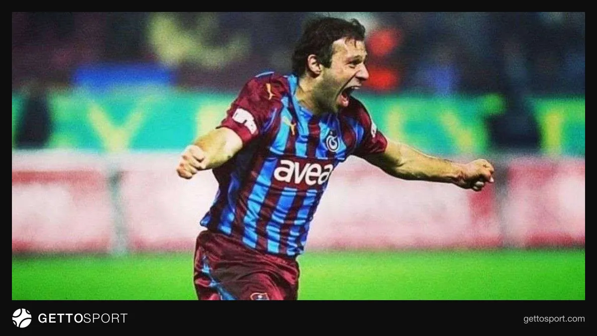 Gökdeniz Karadeniz konuşurken