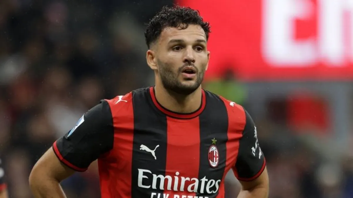 Gonçalo Ramos Milan formasıyla röportaj verirken