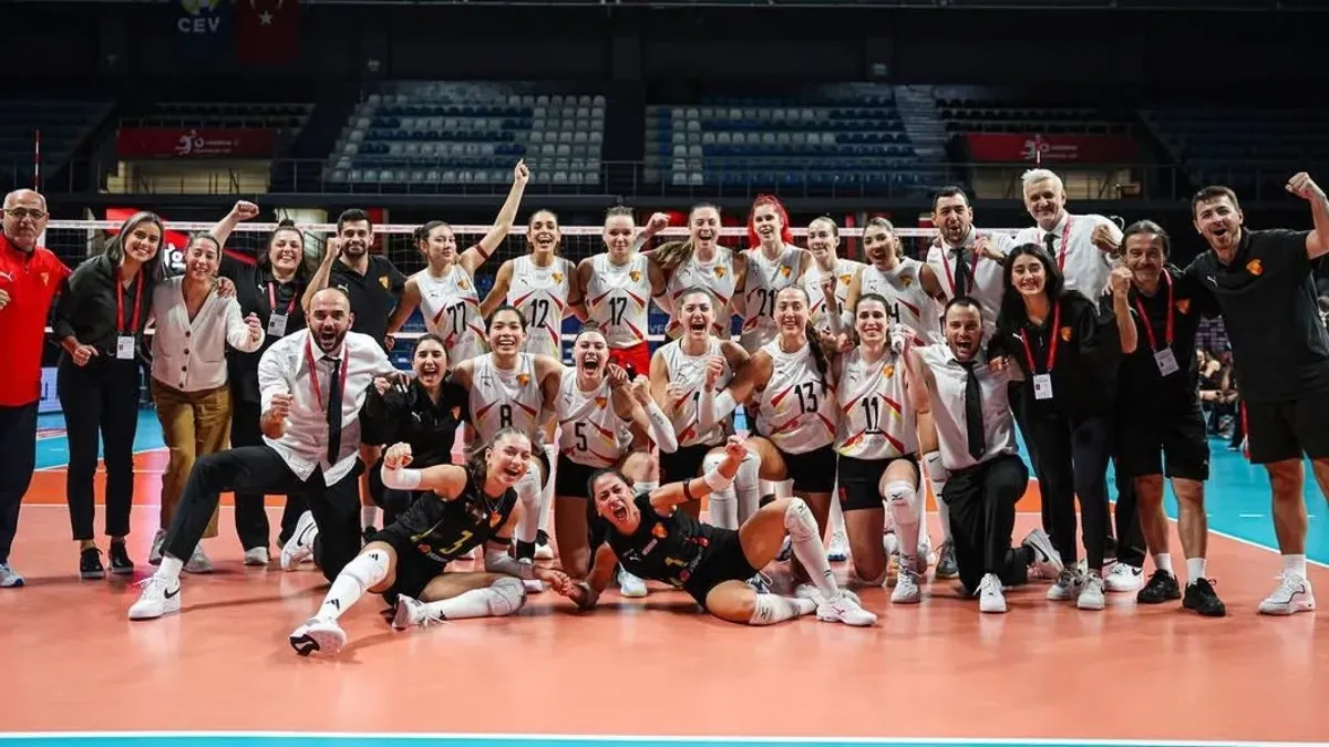 Göztepe voleybolcuları Burhan Felek Vestel Voleybol Salonu'nda sevinç yaşarken