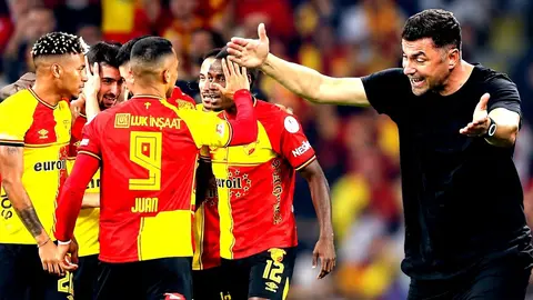 Göztepe oyuncularının Gürsel Aksel Stadyumu'nda gol sevinci