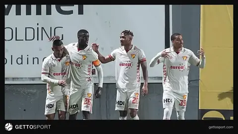 Göztepe futbolcuları Eyüpspor karşısında gol sevincini kutluyor