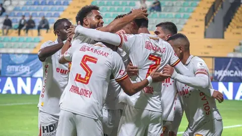 Göztepe oyuncuları takım antrenmanında deplasman hazırlığı yapıyor