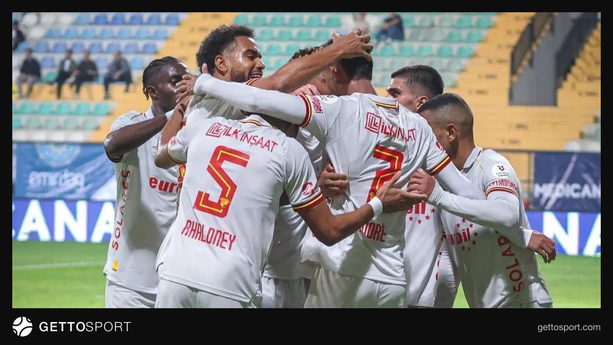Göztepe oyuncuları takım antrenmanında deplasman hazırlığı yapıyor