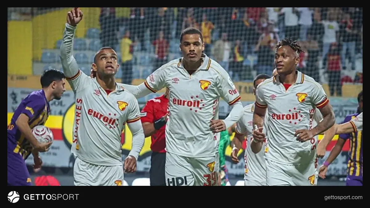 Göztepe oyuncuları gol sevinci yaşarken