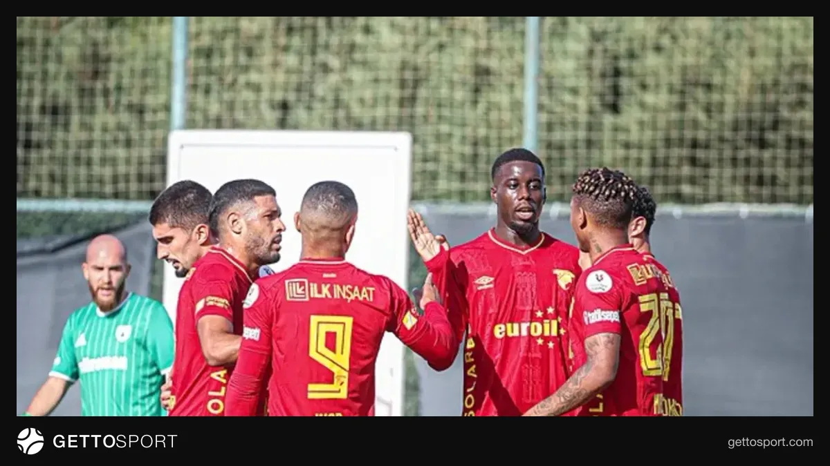 Göztepe oyuncuları antrenmanda hazırlanıyor, Gürsel Aksel Stadı arka planında