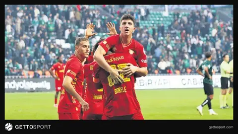 Göztepe oyuncuları Kocaelispor deplasmanında sevinç yaşarken