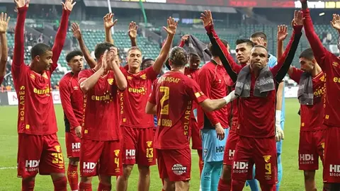 Göztepe oyuncuları Kocaelispor maçında gol sevinci