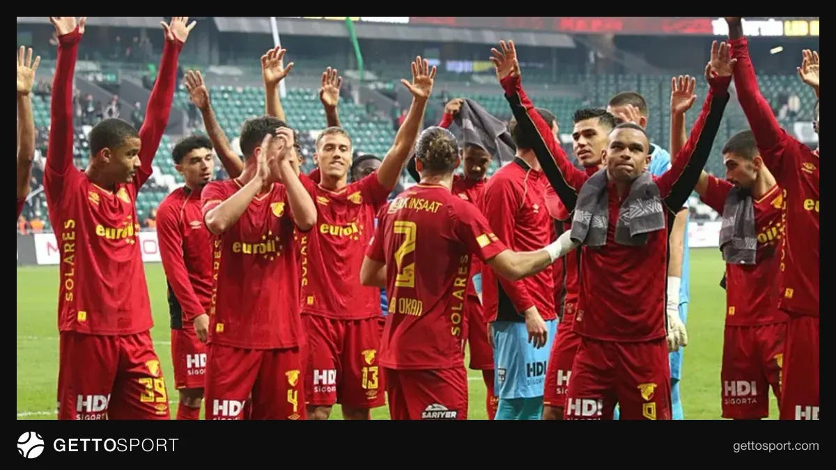 Göztepe oyuncuları Kocaelispor maçında gol sevinci