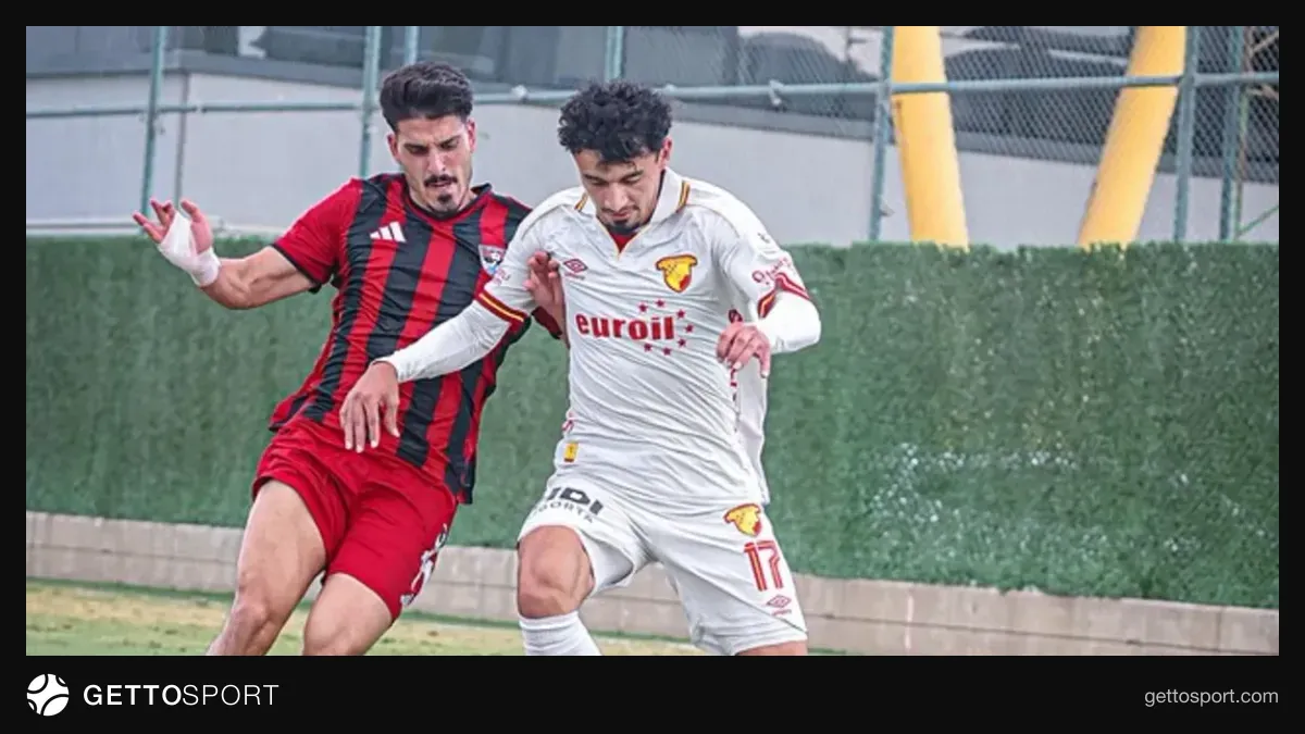 Stanimir Stoilov Göztepe antrenmanda talimat verirken