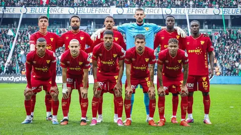 Göztepe futbolcuları gol sevincini kutluyor