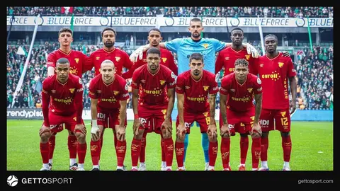 Göztepe futbolcuları gol sevincini kutluyor