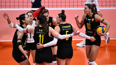 Göztepe Yuppo oyuncuları ve Beşiktaş takımı maç anı