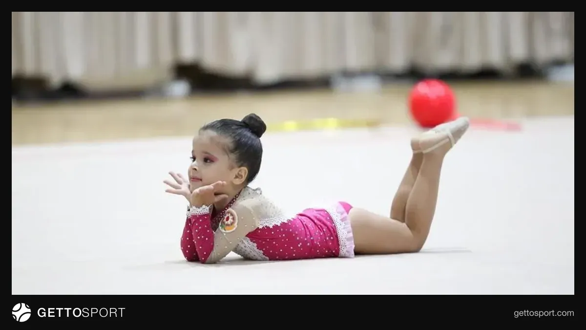 Grace of Nature bədii gimnastika turnirindən yarış salonunda çıxış edən gimnast