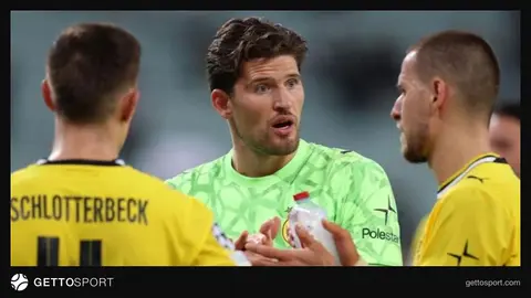 Gregor Kobel mətbuat konfransında və ya stadionda mikrofon qarşısında