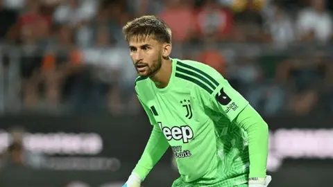 Guglielmo Vicario Juventus-un formasıyla
