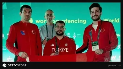 Madalyalı Hakan Akkaya para eskrimde pistte