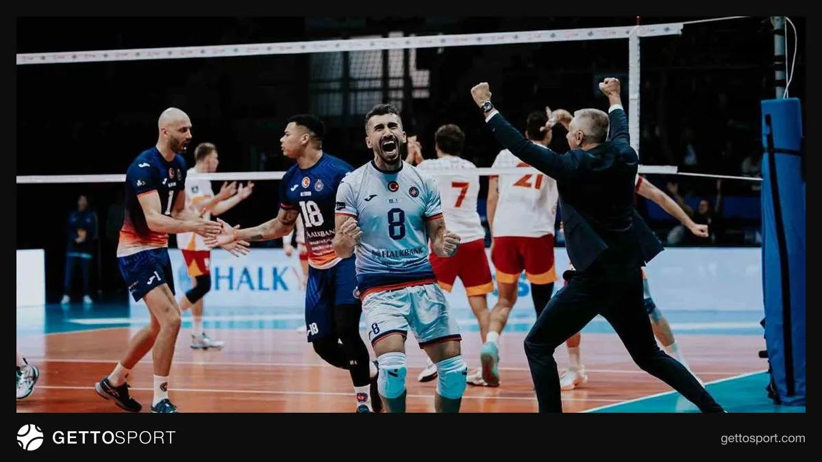 Halkbank ve Galatasaray voleybol takımları maç esnasında