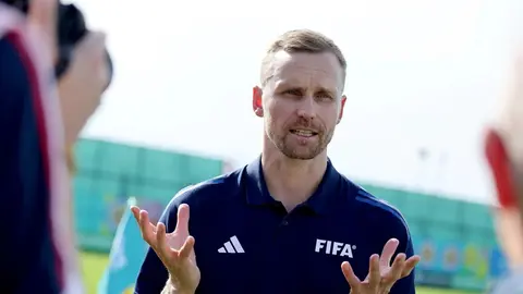 Hannu Tihinen Bakıda U-15 dünya çempionatının açılışında