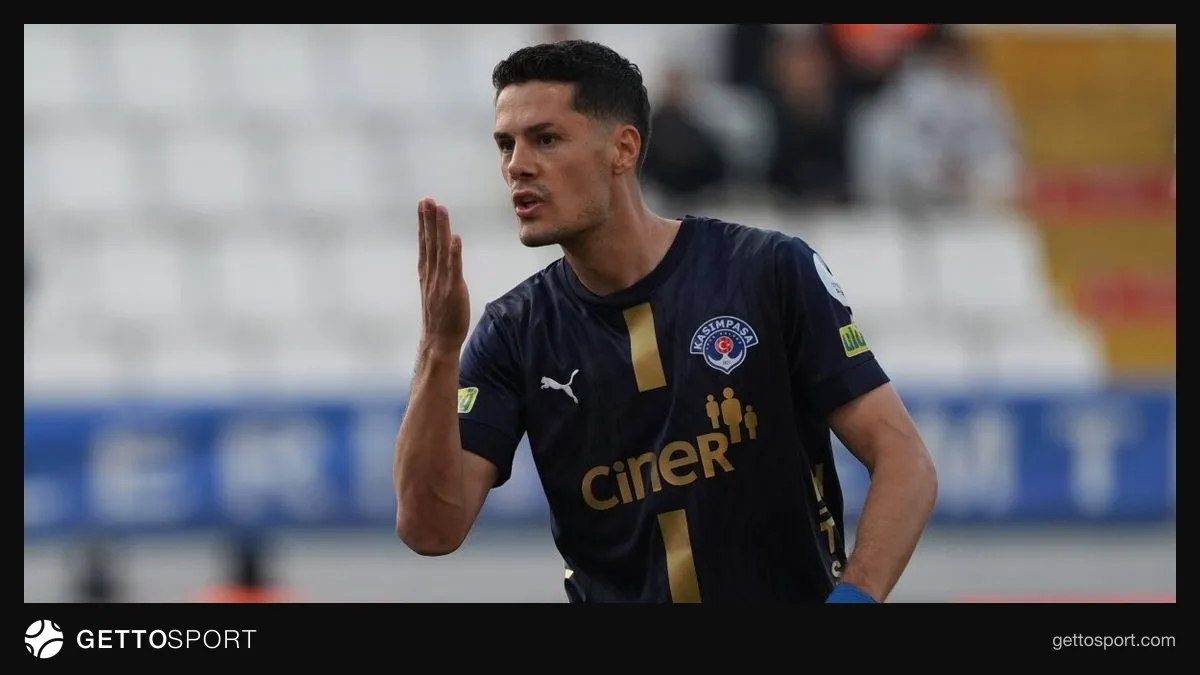 Haris Hajradinovic maç sonrası basın açıklaması yaparken