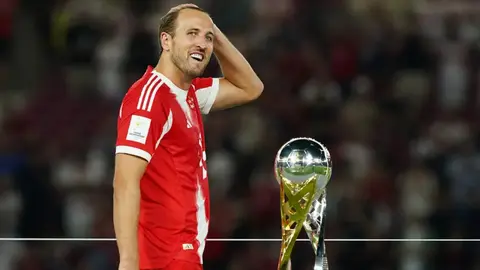 Don Qarber müsahibədə, arxa planda MLS loqosu