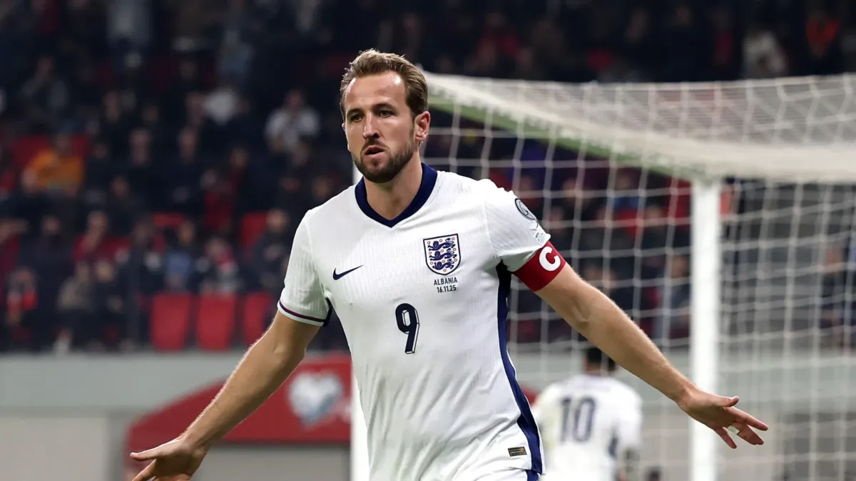 Harry Kane Qızıl top mükafatını və Londondakı təntənəni nümayiş etdirən şəkil