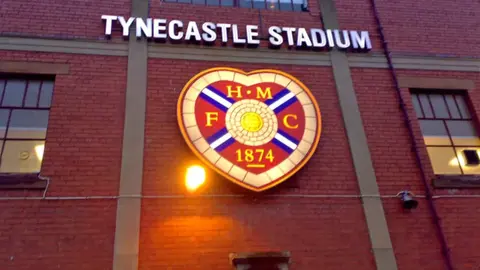 Hearts futbolcuları Tynecastle Park stadyumunda antrenman yaparken