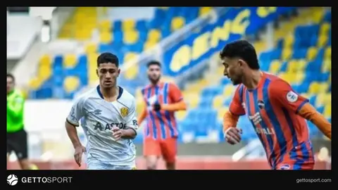 Həsən Nəzərli top idarə edərkən futbol aksiyası
