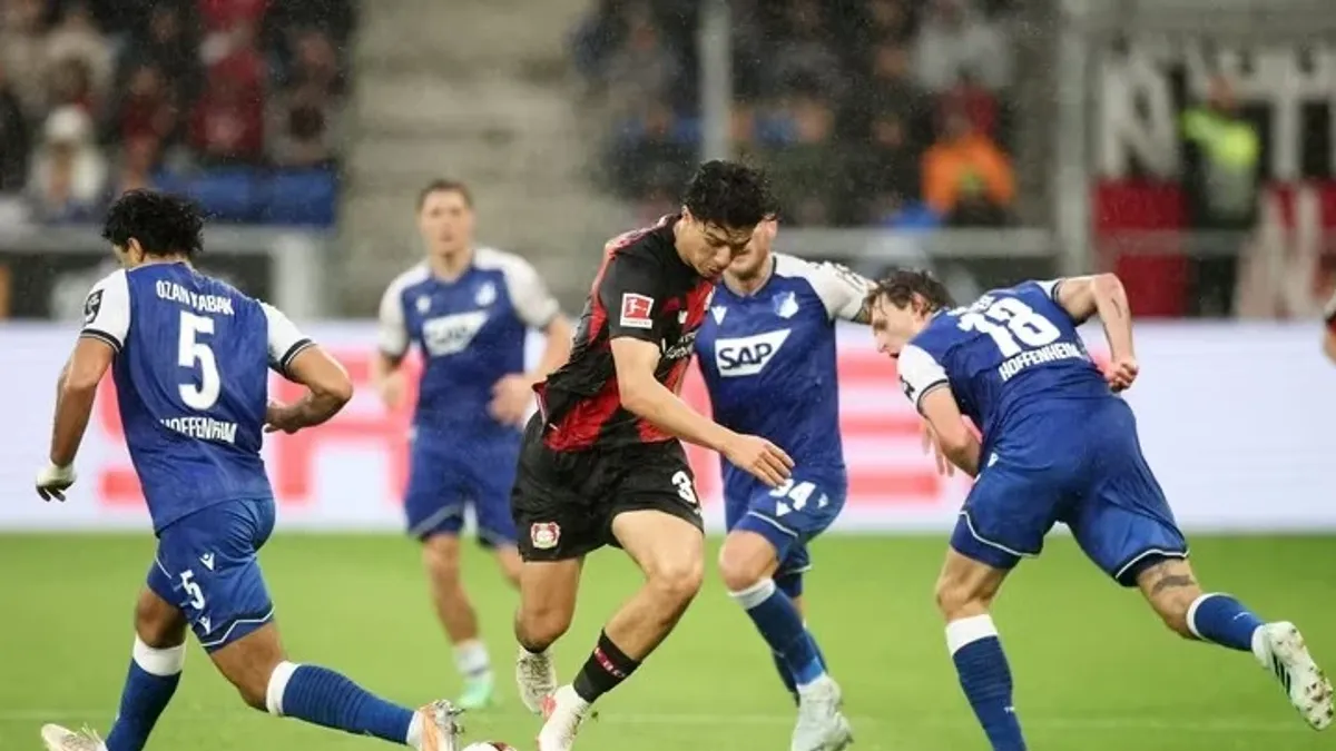 Hoffenhaym oyunçuları PreZero Arena meydanında sevinir