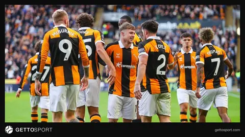 Hull City ve Everton oyuncuları gol sevinci ve mücadele anında