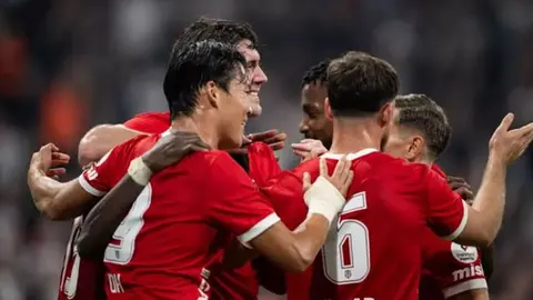 Beşiktaş formasıyla Hyeon-Gyu Oh gol sevinci