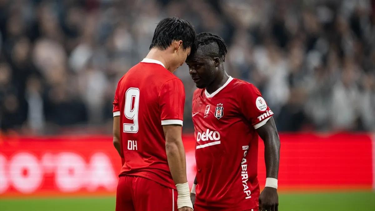 Beşiktaş formasıyla gol sevinci yaşayan Hyeongyu Oh ve Junior Olaitan