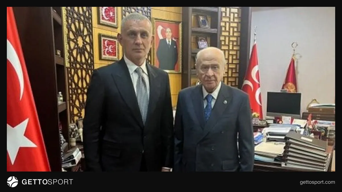 İbrahim Hacıosmanoğlu ve Devlet Bahçeli makam odasında el sıkışırken