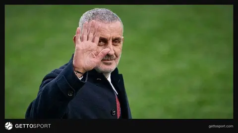 İbrahim Hacıosmanoğlu toplantıda konuşurken