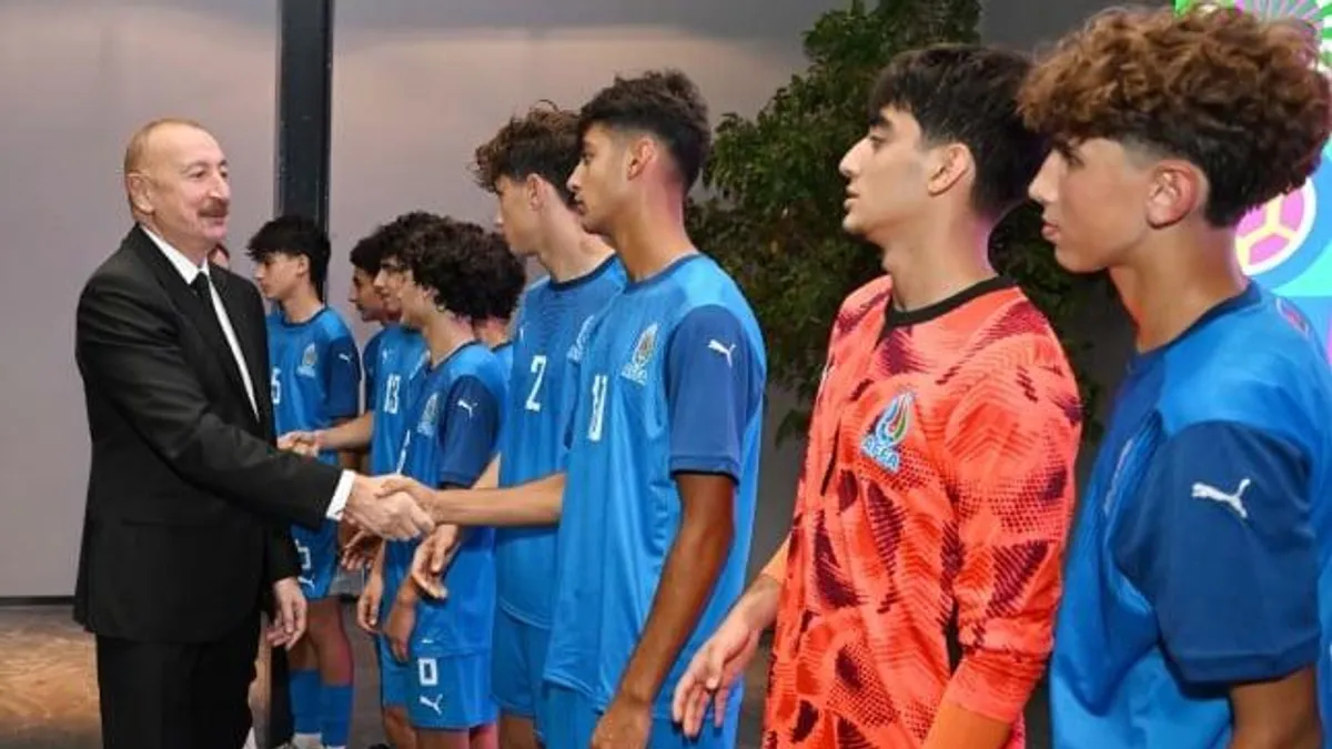 İlham Əliyev və Mehriban Əliyeva Bakı Kristal Zalında U-15 açılış oyununu izləyir