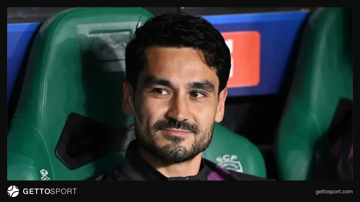 İlkay Gündoğan maç sırasında kulübede otururken görüntüsü