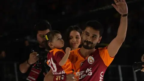 İlkay Gündoğan Qalatasaray formasıyla stadionda